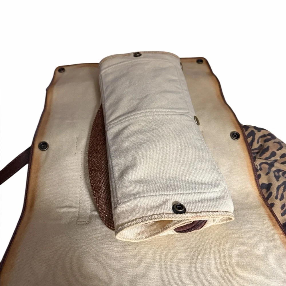 Men’s vintage travel valet with hanger removable pockets for laundering